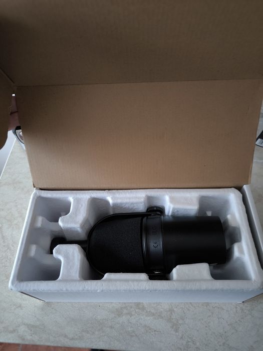 Microfon Shure MV7 XLR – Negru – Nefolosit