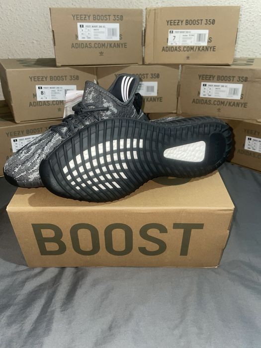 Yeezy 350 v2 Mx Rock, Negru/Gri, Noi in cutie, Nepurtati, 41-42