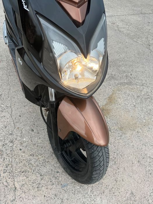 Scuter de închiriat delivery 49cc