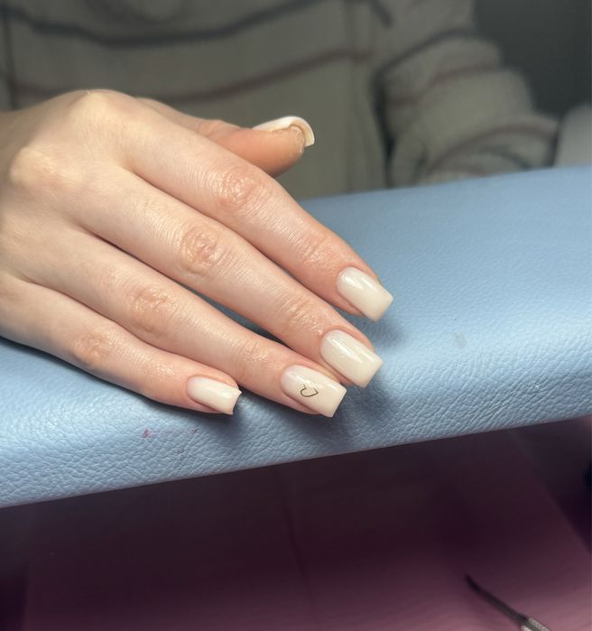 Aplic unghii gel-semi/pensat