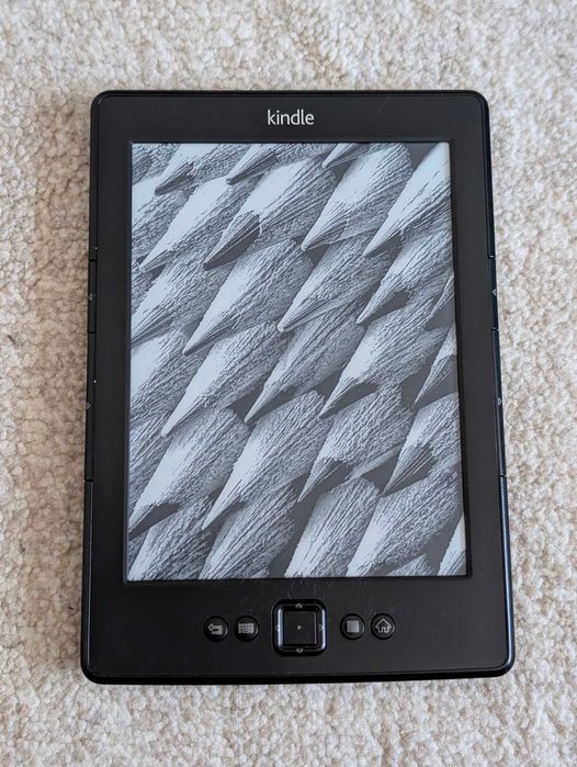 Kindle 4 pentru carti, reviste PDF etc