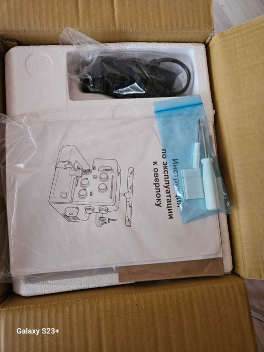 Швейный Оверлок."Janome"  новый.