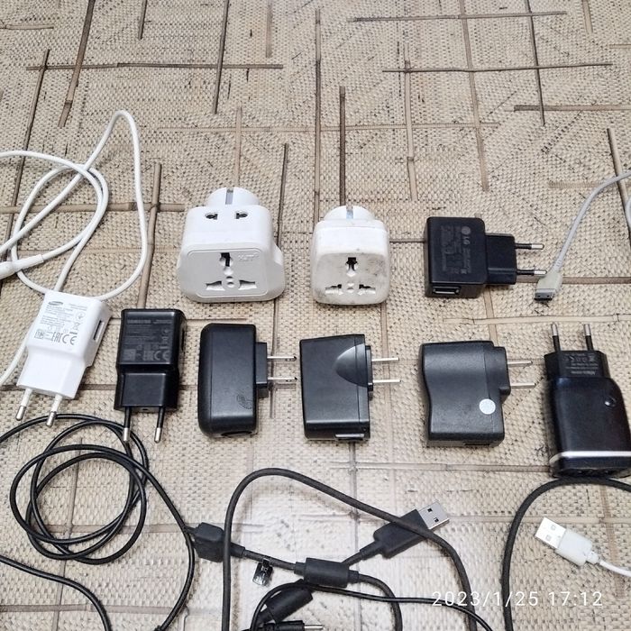 Продам зарядные устройства разные