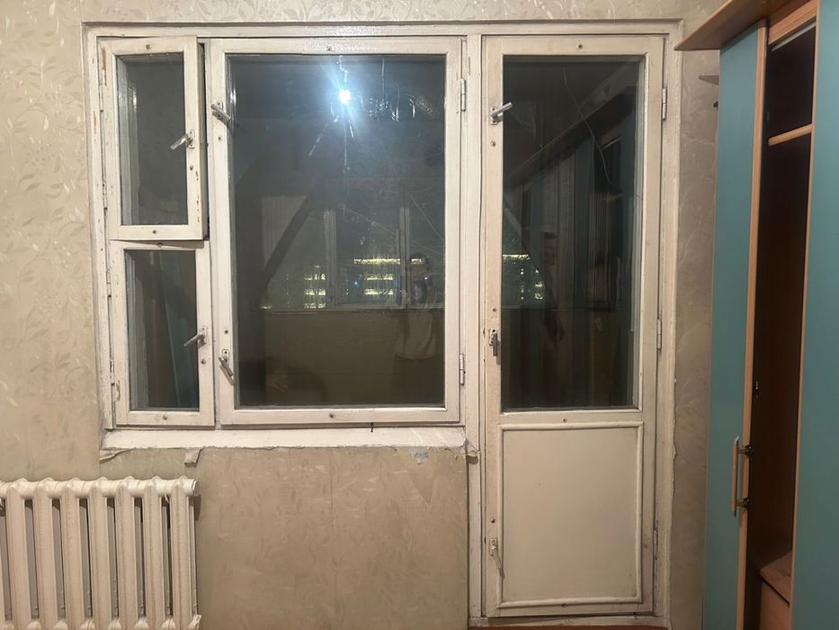 Отдам окна деревяные и дверь от балкона