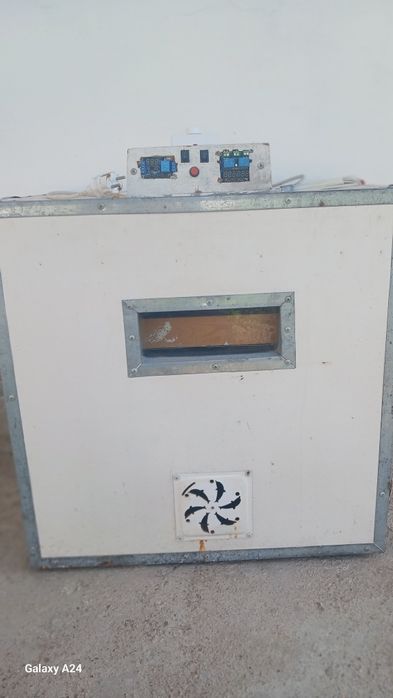 Incubator Srochna sotiladi !!!