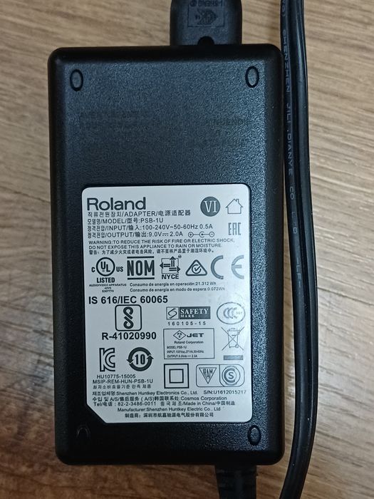 Incarcator alimentator Roland PSB-1U 9v 2A in stare buna

#11