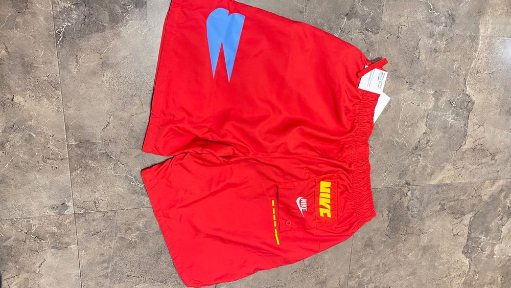 Къси панталони NIKE чисто нови
