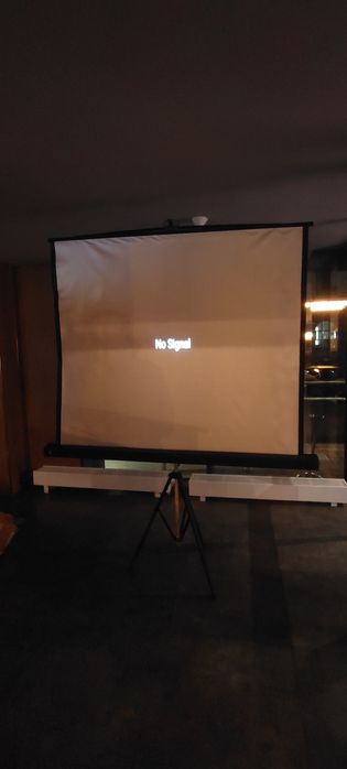 Экран для проектора на треноге