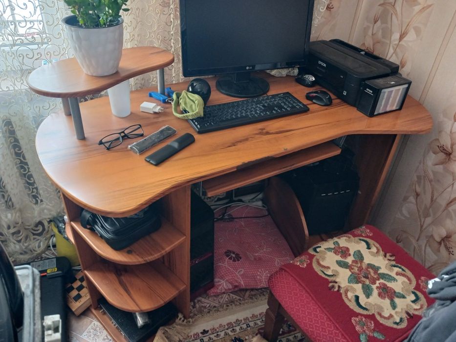 Компьютерный стол