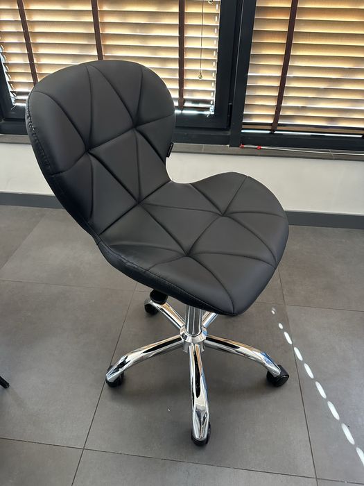 Козметичен стол Авеню мостра – 24м гаранция