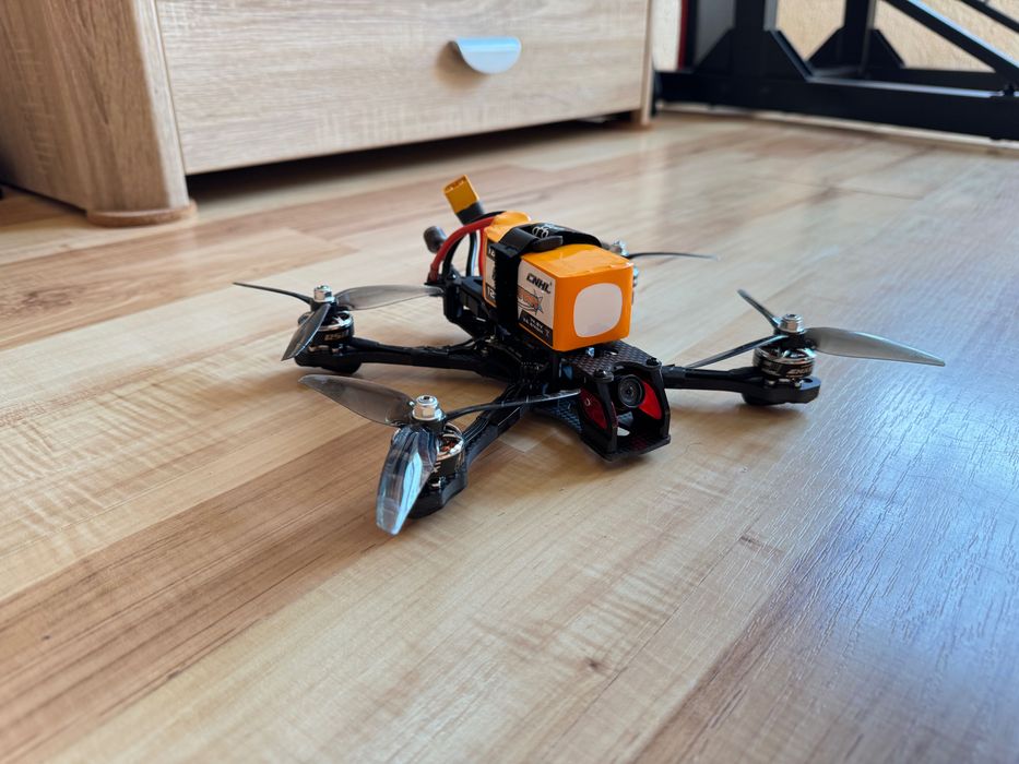 5-инчов FPV Дрон, Очила, Дистанционно и Зарядно за Батерии