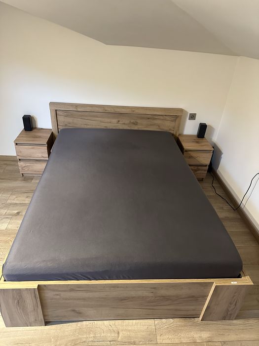 Спалня с матрак + две нощни шкафчета