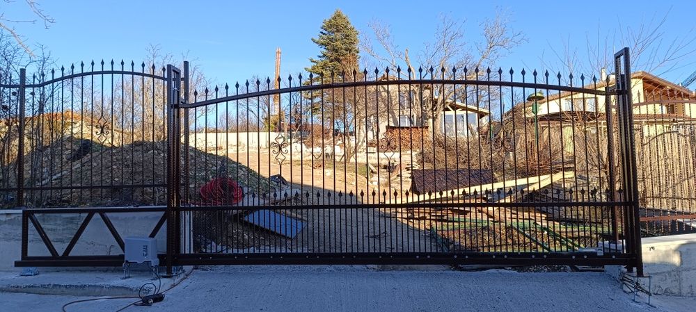 Плъзгащи врати,Парапет.Огради.Капаци за шахти идр..Оградии,Огради