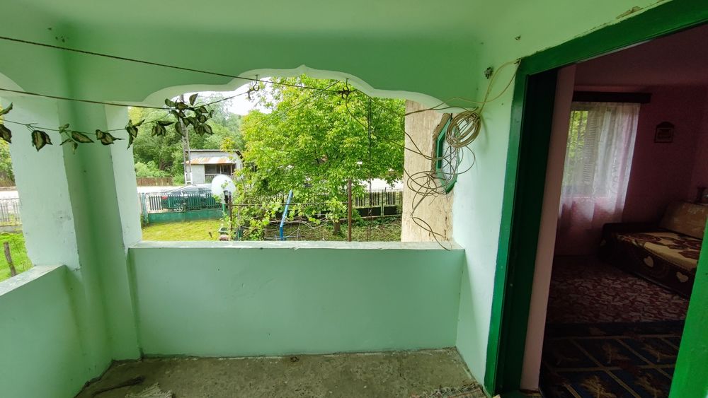 Casa cu etaj si teren  - vanzare sau inchiriere com. Carbunesti