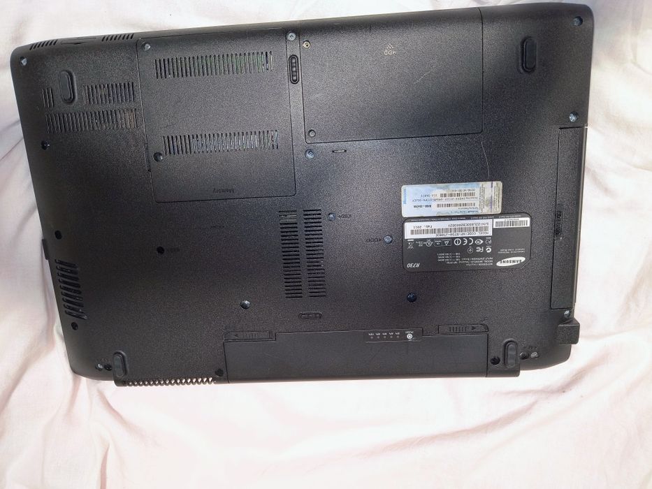 Vând laptop Samsung R730