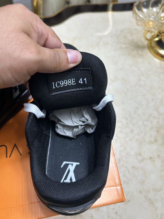 Adidasi Louis Vuitton nou