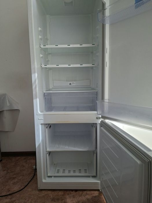 Холодильник Indesit