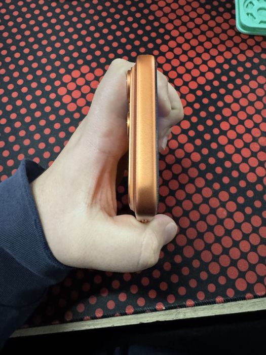 Iphone 17 pro max orange