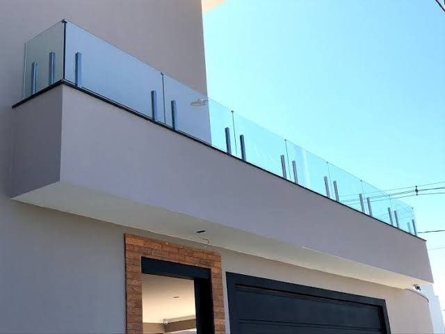 Стеклянний перилла, Стеклянний перегародка