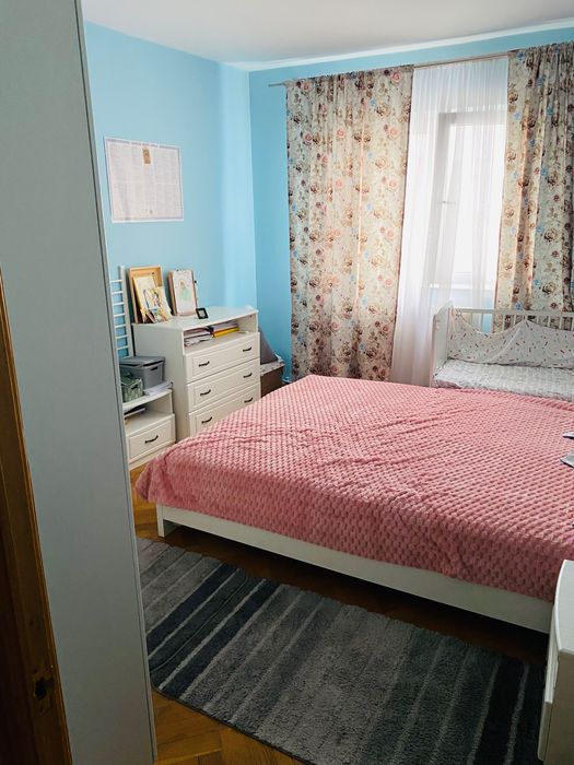 Vând apartament zona buium!