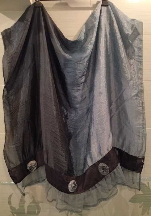 Тънък ефектен шал с размери 180/110см