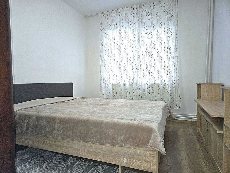Apartament de vânzare cu 2 camere, semidecomandat, etaj intermediar, Cartier Aurel Vlaicu - zona Lebada Arad — fotografia 3