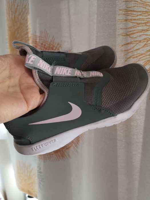 Adidasi Nike nr 31.5