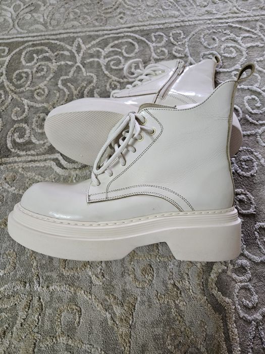 Новые, кожаные сапоги. Ботинки.