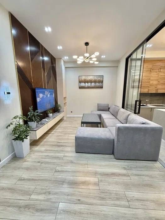 Срочно продается 2 ком квартира ЖК Mirabad avenue сремонтом гос Россия