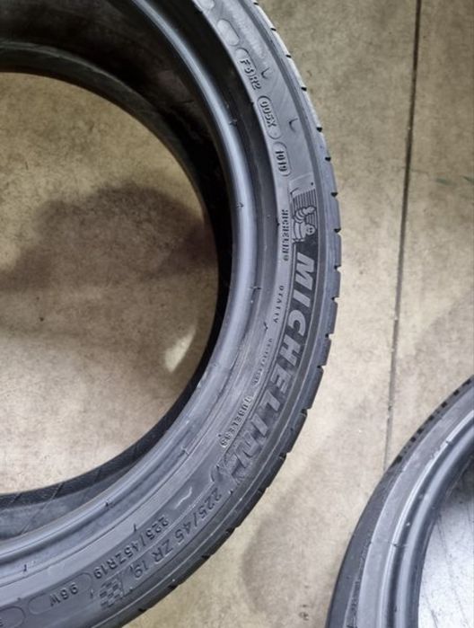 225/45/19 MICHELIN 2бр