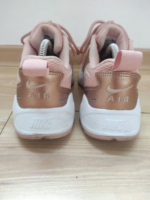 Adidas sport dama Nike Airheights  37.5