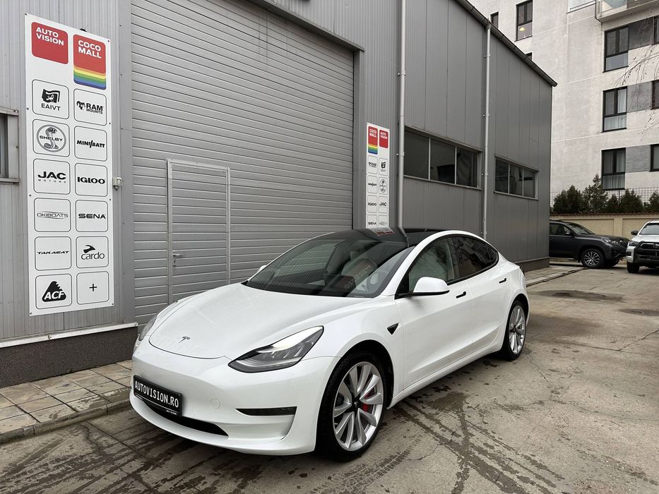 TESLA Model 3 2020 — imagine 2