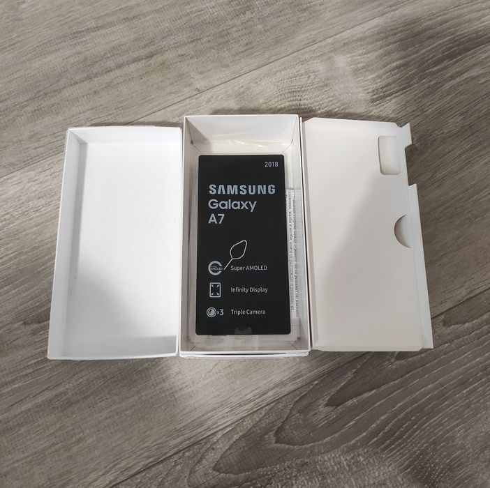 Като нов  Samsung Galaxy A7 2018 4/64 GB Black + бързо зарядно