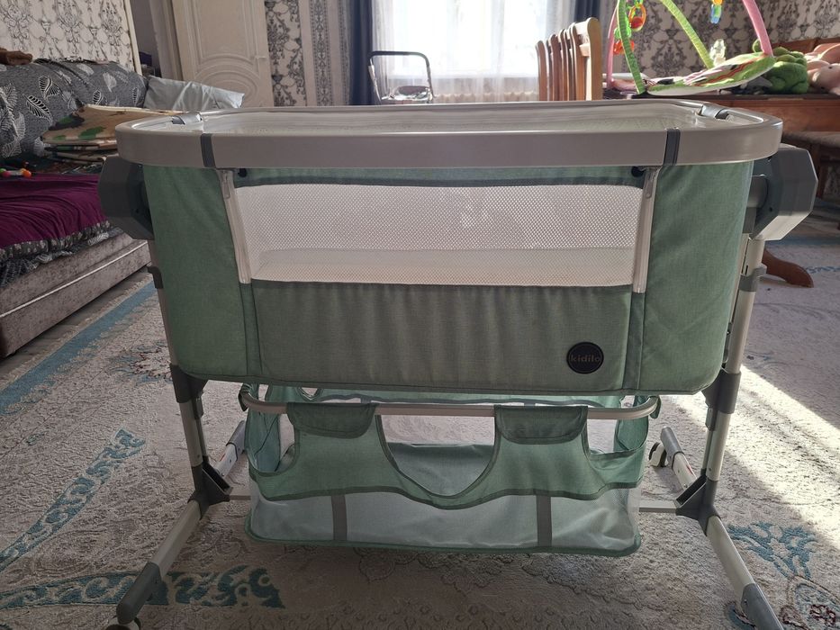 Продается манеж-шезлонг электронный.