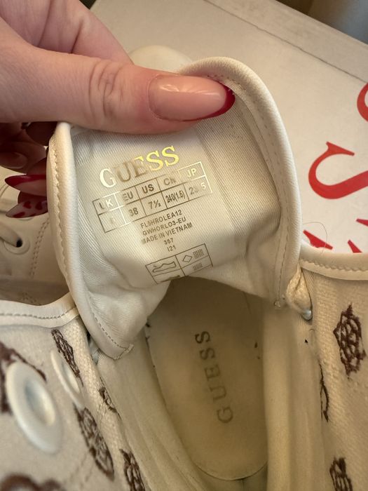 Ghete / bocanci albi cu sireturi Guess
