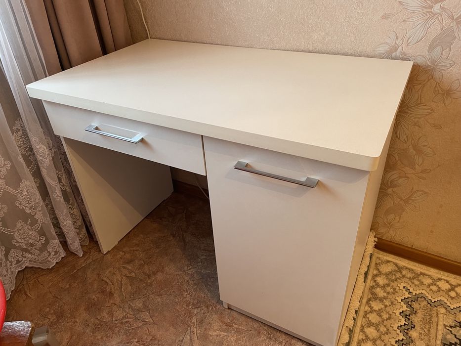 Продам письменный стол