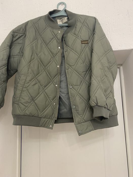 Продам весенюю куртку