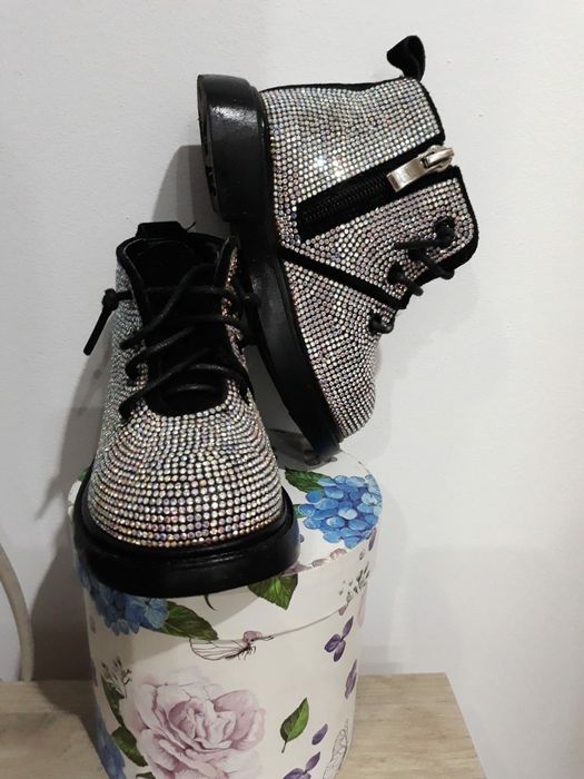 Ghete copii model deosebit