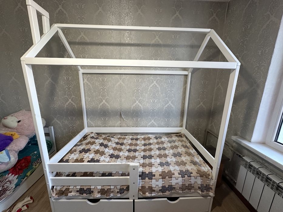 Кроватка домик