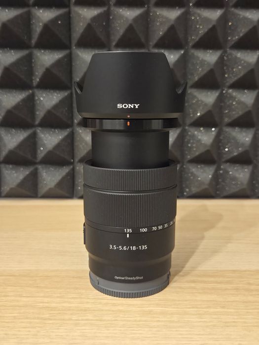 Obiectiv Sony 18-135mm f/3.5-5.6 OSS – Stare Impecabilă (Ca Nou)
