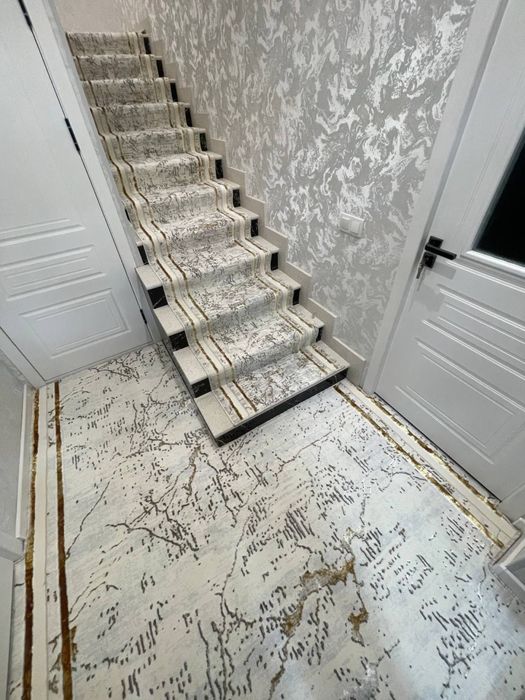 Профессиональная укладка ковролина и дорожек на лестницы в Ташкенте