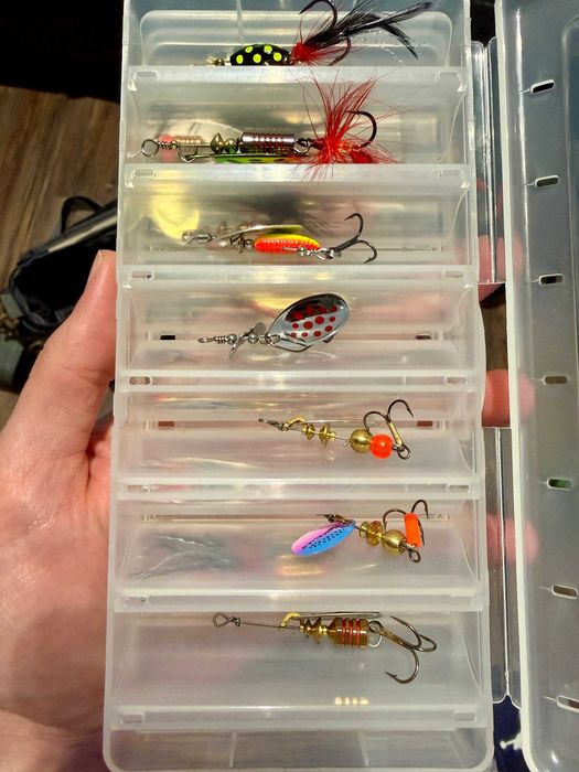 Лот от чисто нови риболовни принадлежности/въдици/макари/примамки