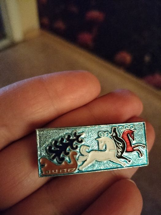 Значки продам разные