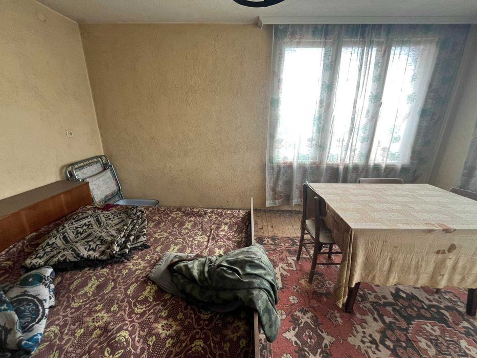 Къща с 4 спални и двор 1200 кв.м. за продажба в село Осетеново