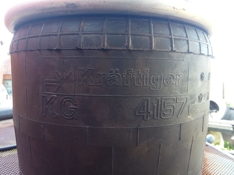 Продам пневмоподушки на фуру