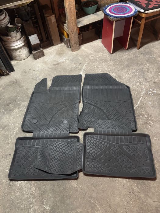 Полик резинывый лада веста