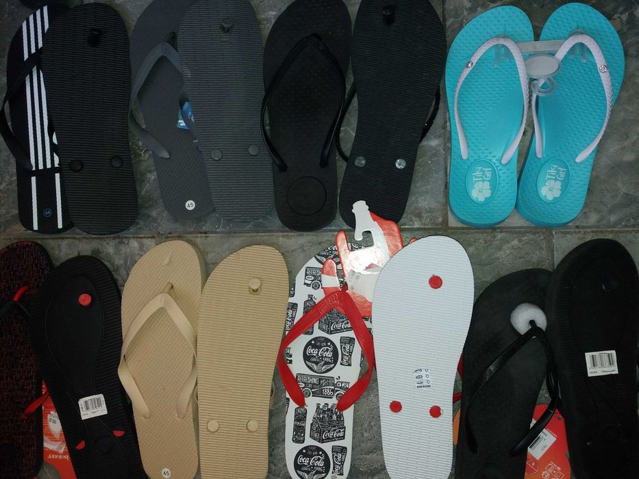 Papuci slapi plaja cu talpa reliefata si curelusa, pentru femei, barbati. Pret 20 lei. Espadrile albe bej maro negre nr. 33 36 37 38 39 40 41 42 43 45