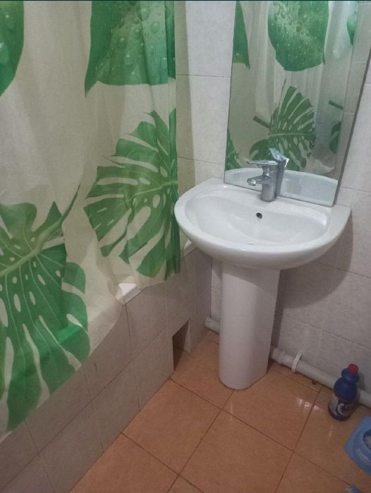 ургенч шахрида декан маркетни орка тарафида 1 хонали кв ижарага берила