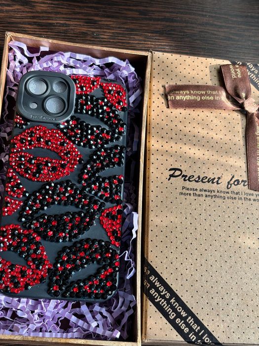 Продам чехол со стразами ручной работы