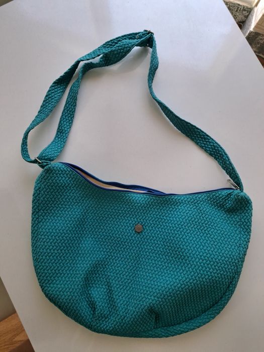 Синя чанта с дълга дръжка